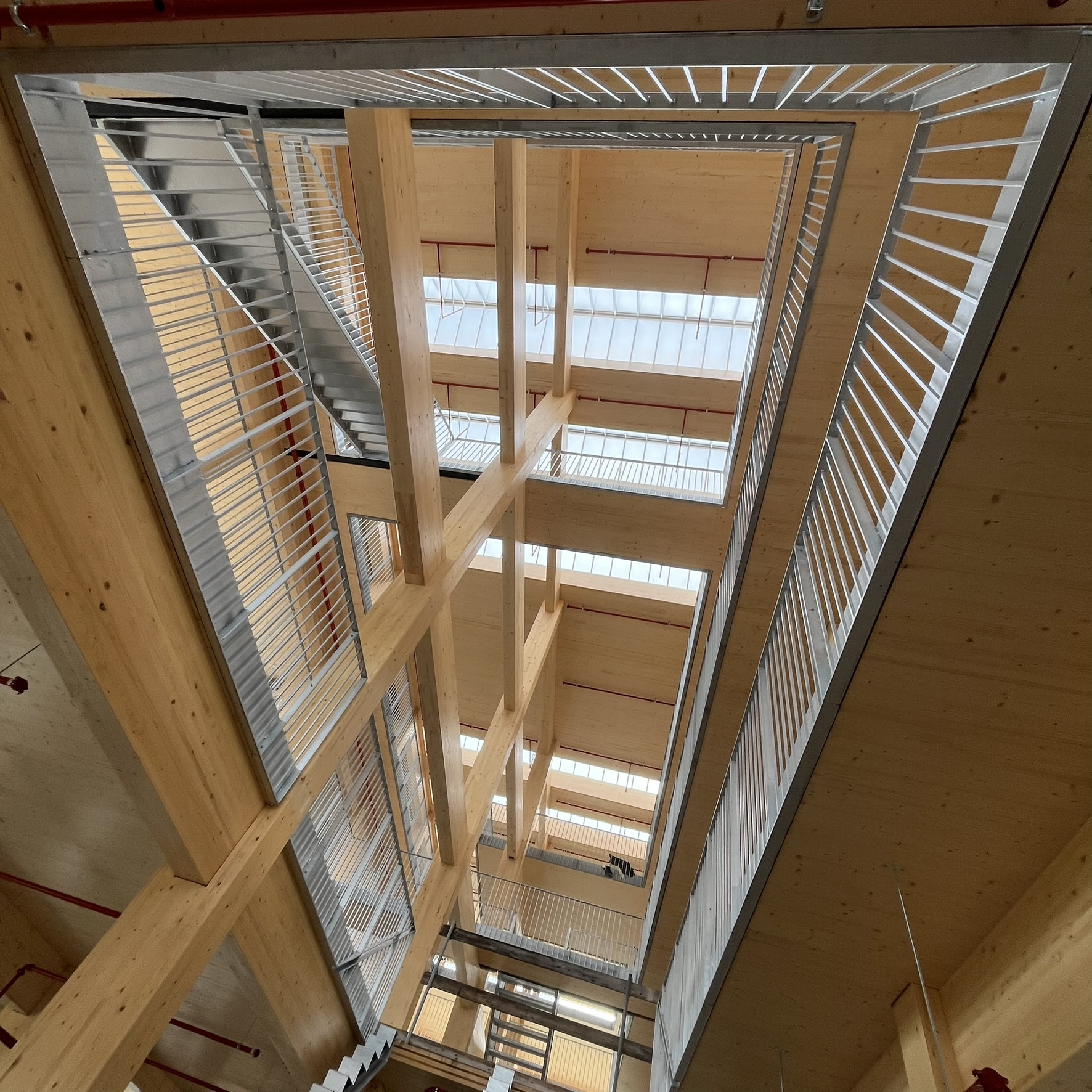 houtfabriek interieur aanbouw